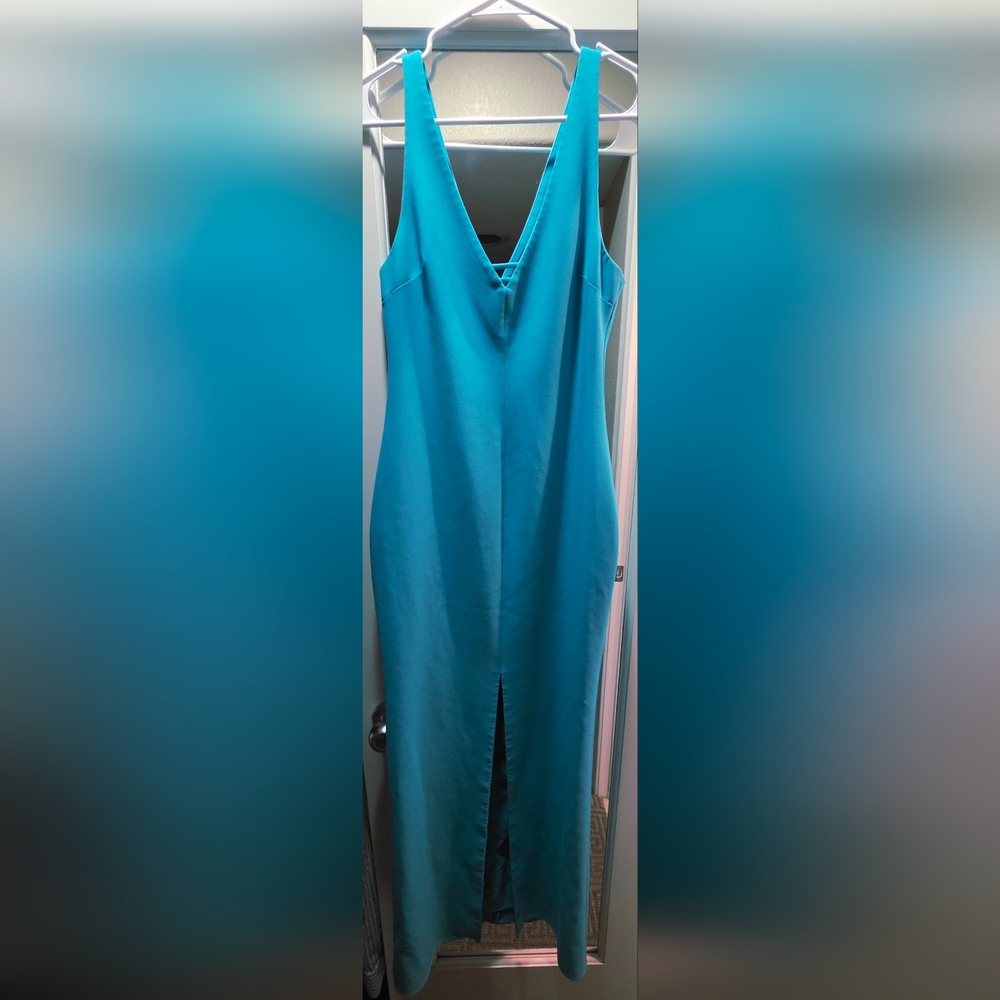 Elegant Blue Sleeveless Nicolette Gown - Picture 3 of 4